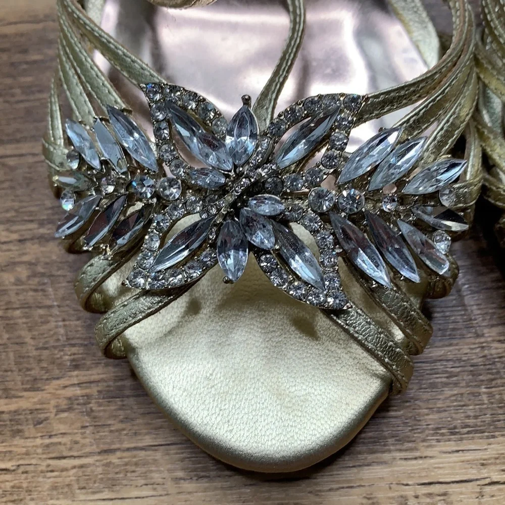 Badgley Mischka Jewel Ankel Strap Wedge Heels sz 6.5